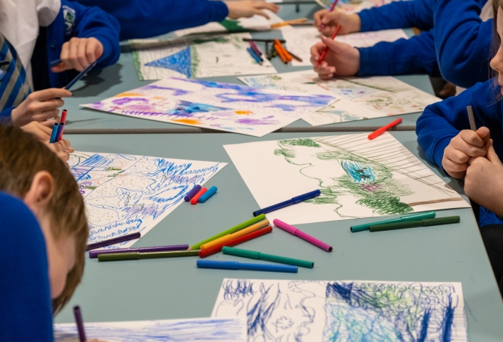 Pupils during my creative workshop drawing local nature_Image by Ida Henrich